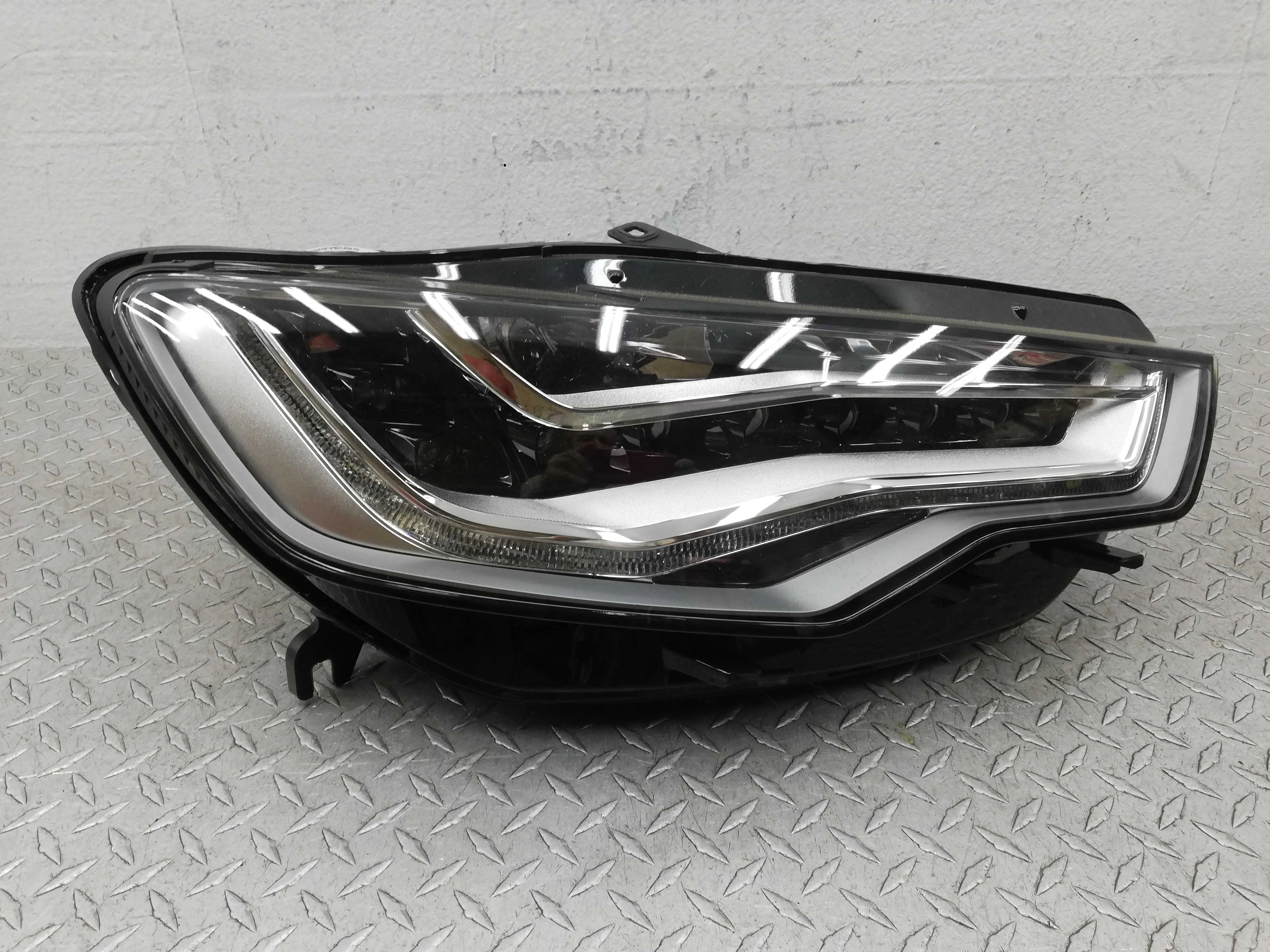 Фара правая Audi Allroad C7 (4G5,4GJ) 2012 - 2014 дизель 3.0 Автомат