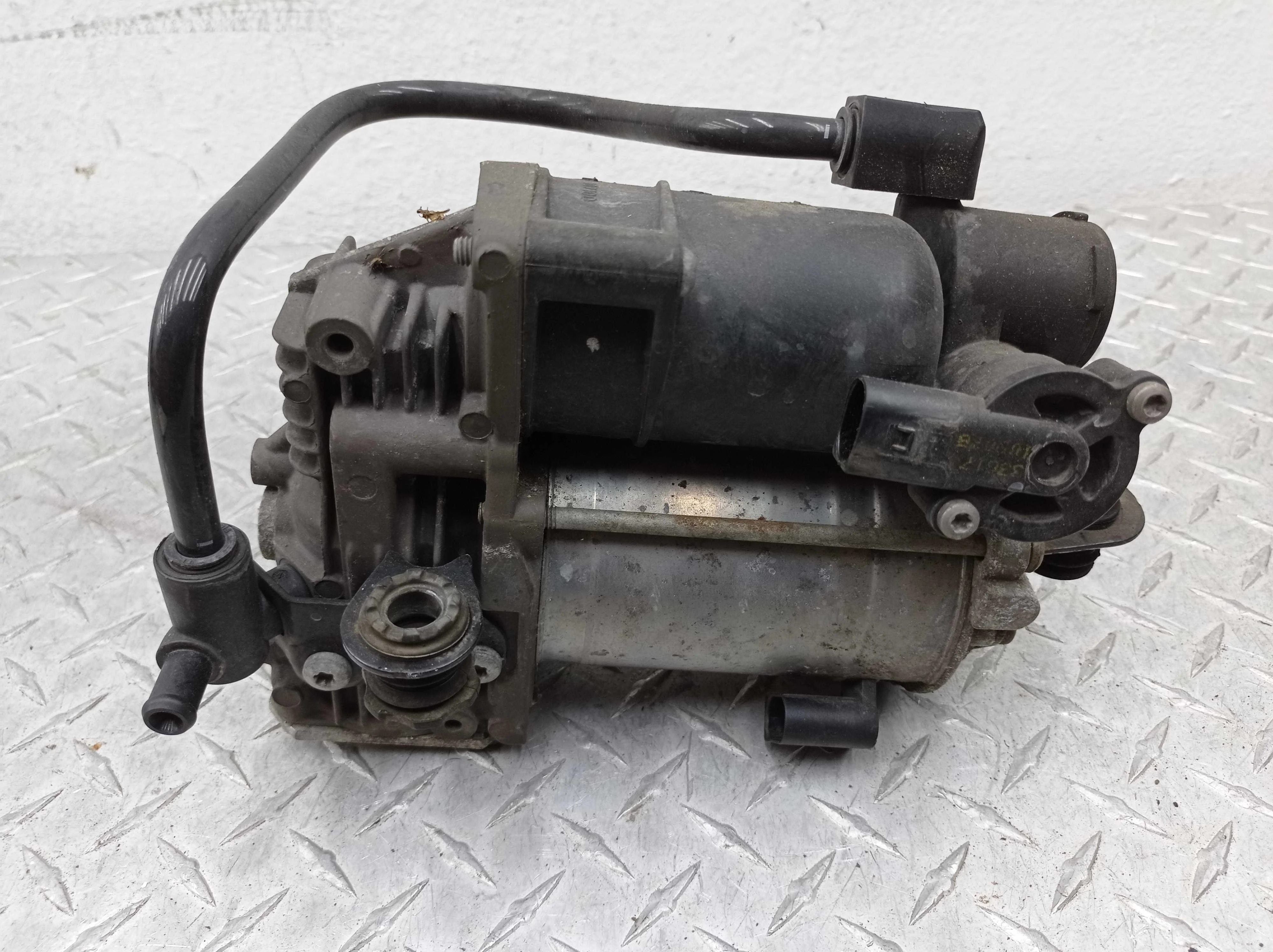 Компрессор подкачки амортизаторов Mercedes S-Klasse (W222) Рестайлинг 2017 - 2020 дизель 3.5 Автомат