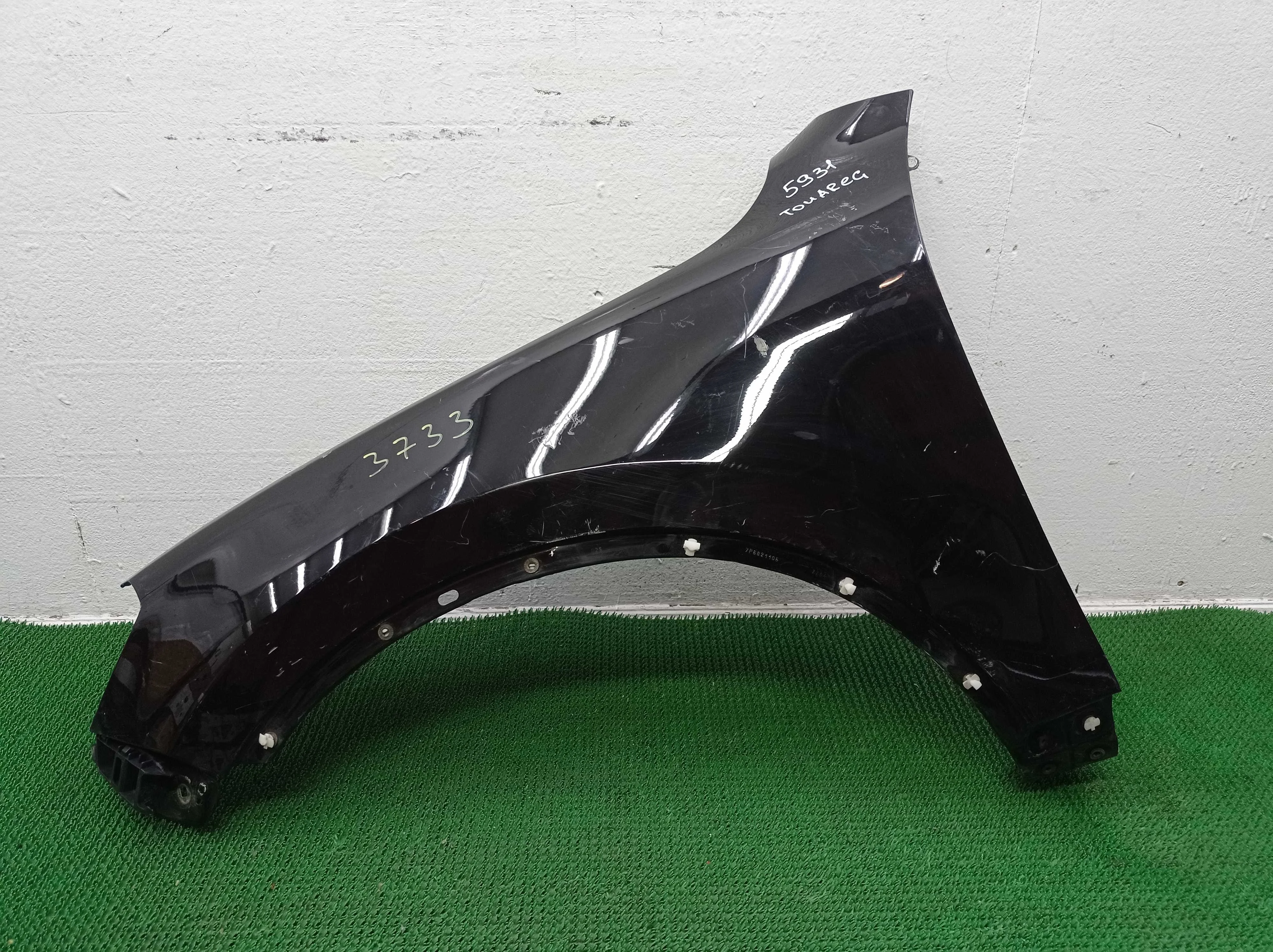 Крыло левое Volkswagen Touareg II (7P) 2010 - 2014 дизель 3.0 Автомат