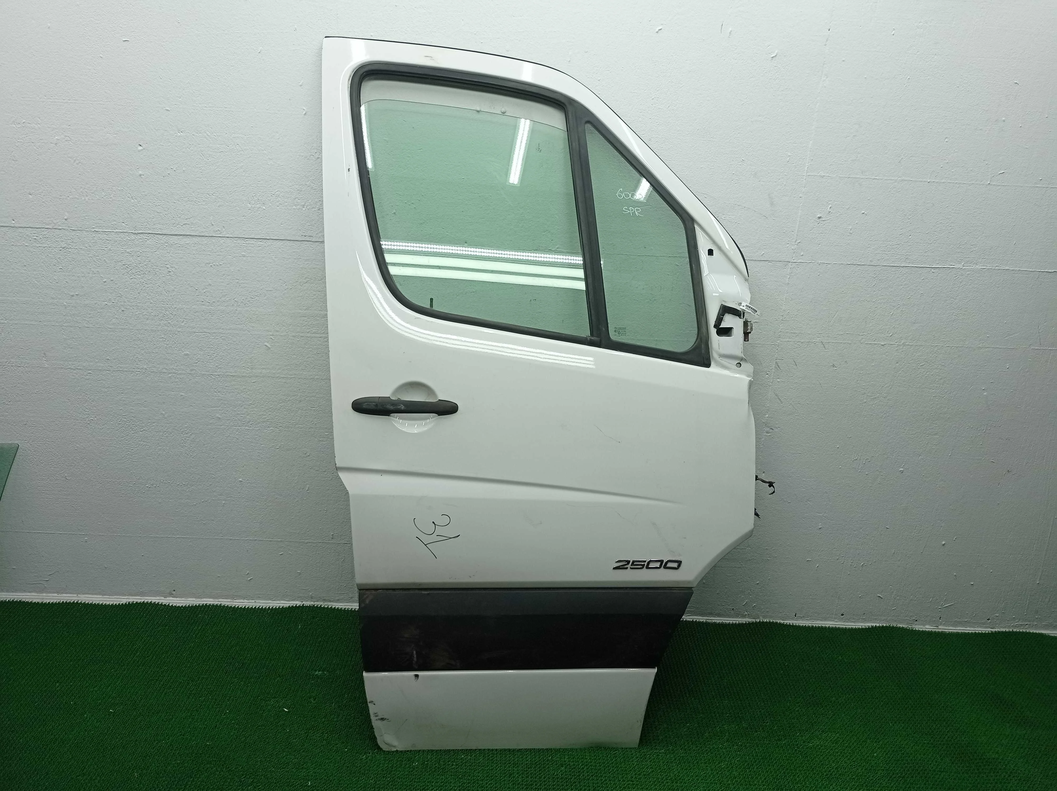 Дверь передняя правая Mercedes Sprinter II (w906) 2006 - 2017 дизель 3.0 Автомат