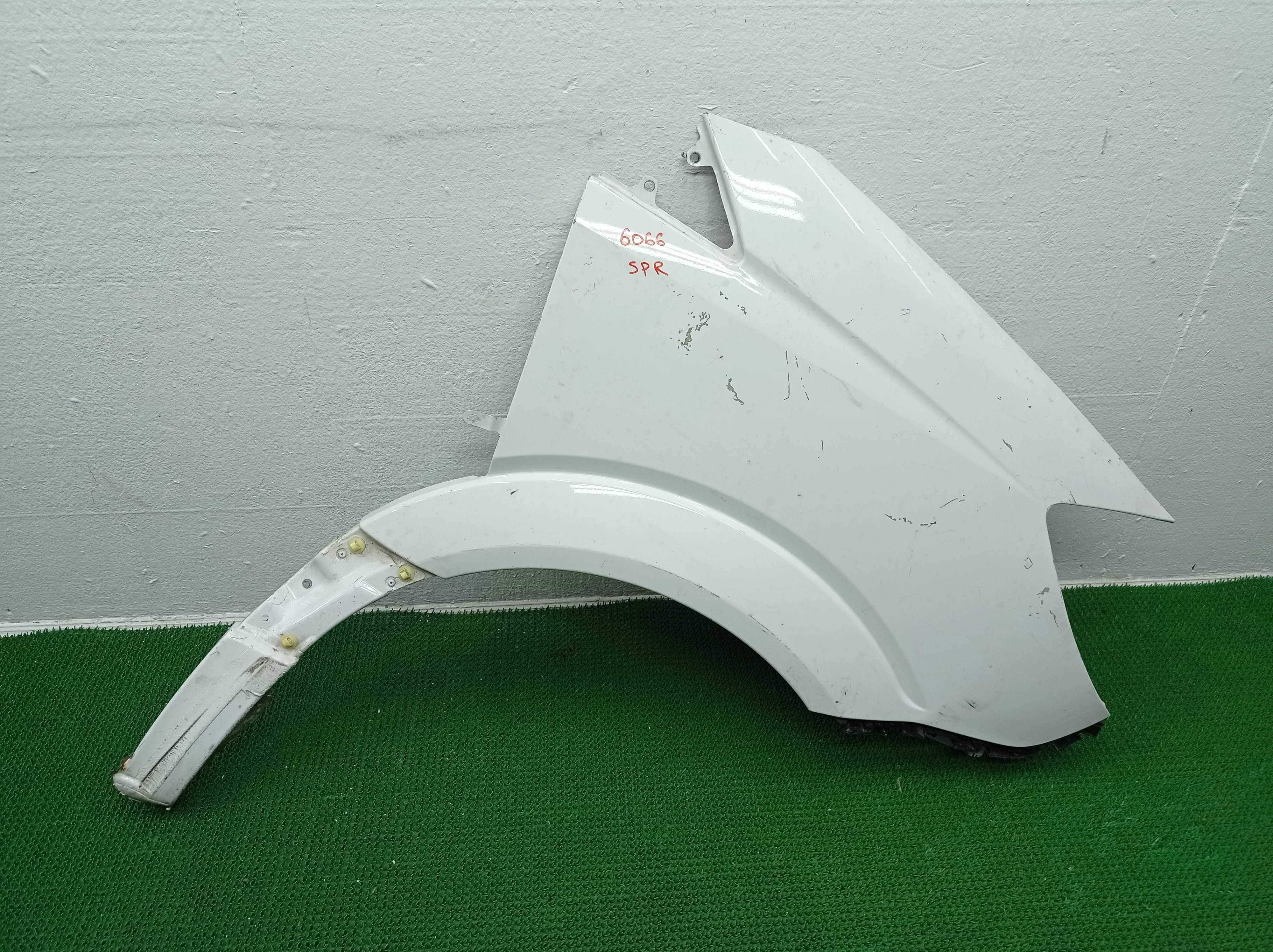 Крыло правое Mercedes Sprinter II (w906) 2006 - 2017 дизель 3.0 Автомат