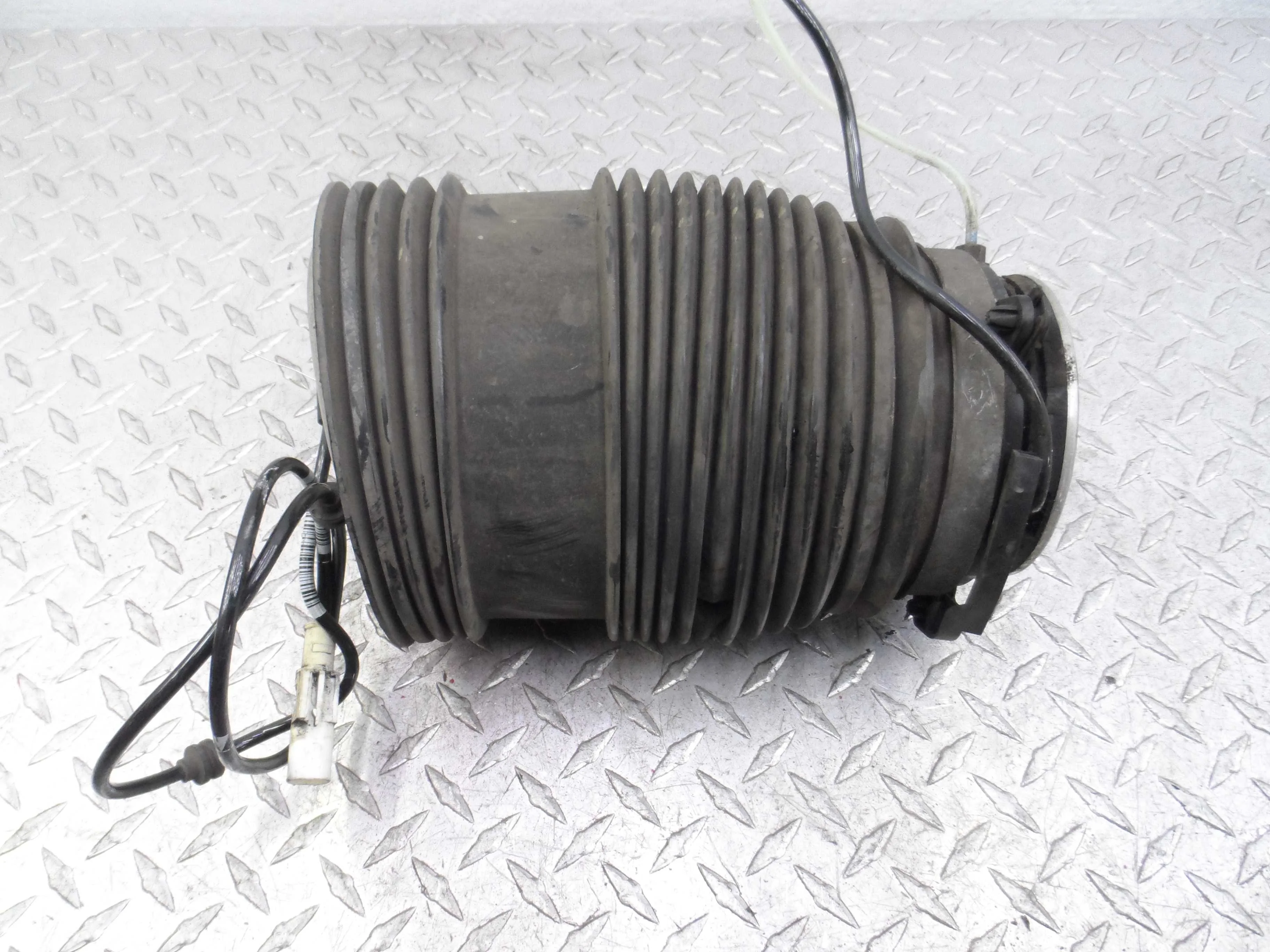 Пневматическая рессора Mercedes E-klasse (W213) 2016 - 2021 дизель 3.0 Автомат