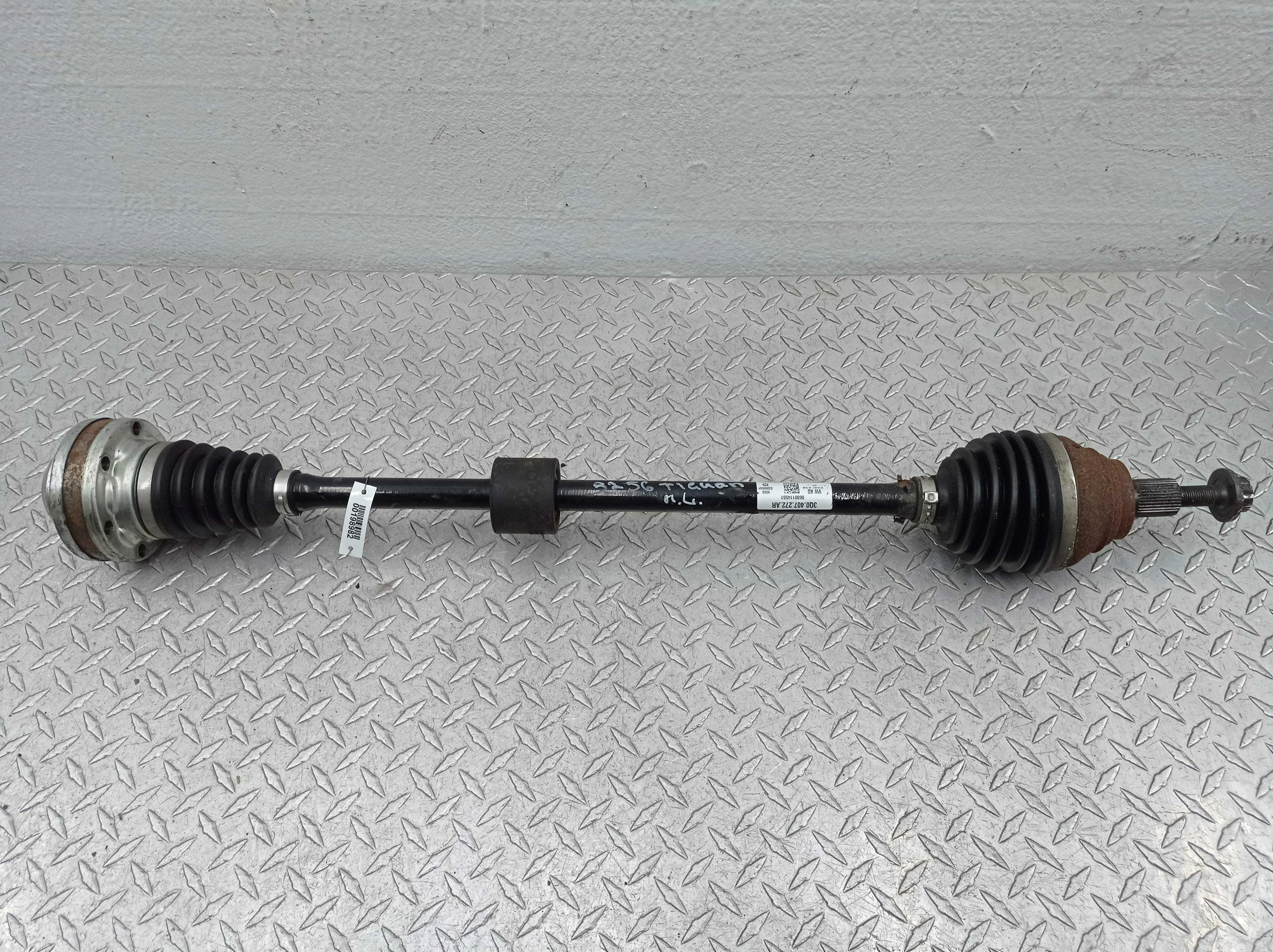 Полуось передняя правая Volkswagen Tiguan II 2016 - 2020 дизель 2.0 Механика