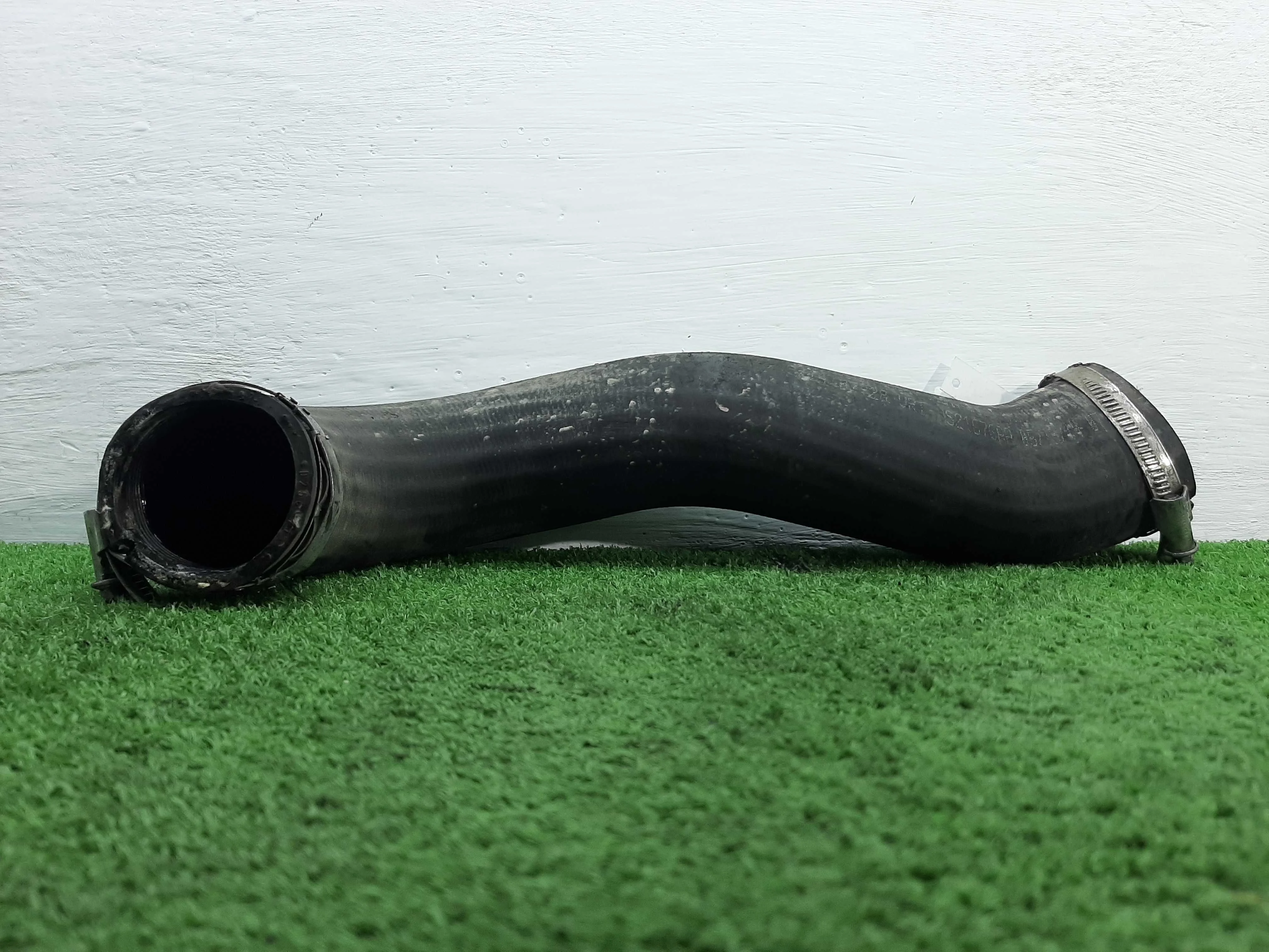 Патрубок интеркулера Volkswagen Touareg II (7P) 2010 - 2014 дизель 3.0 Автомат