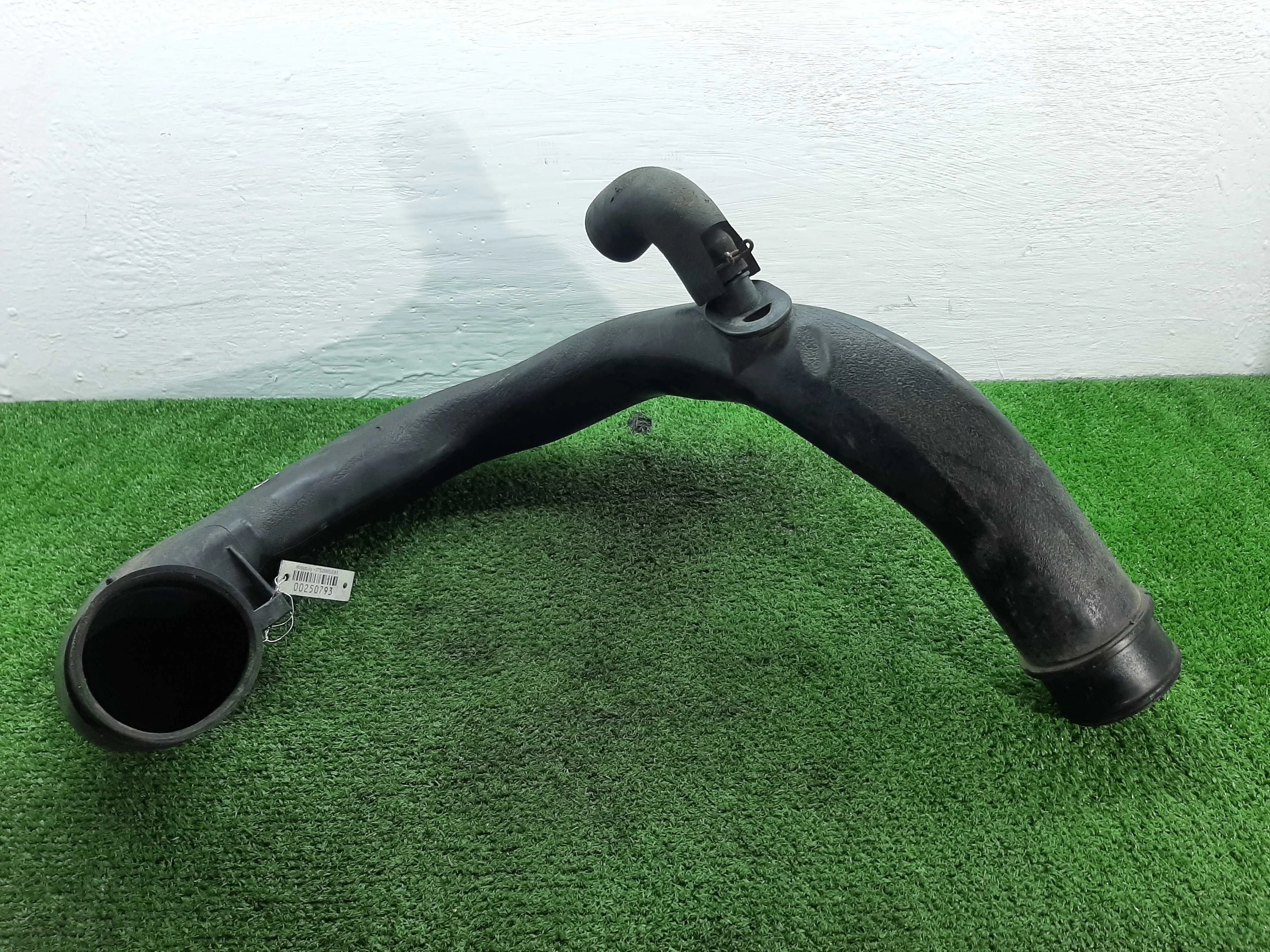 Патрубок воздушного фильтра Toyota Land Cruiser VII (J200) 2007 - 2012 дизель 4.5 Автомат