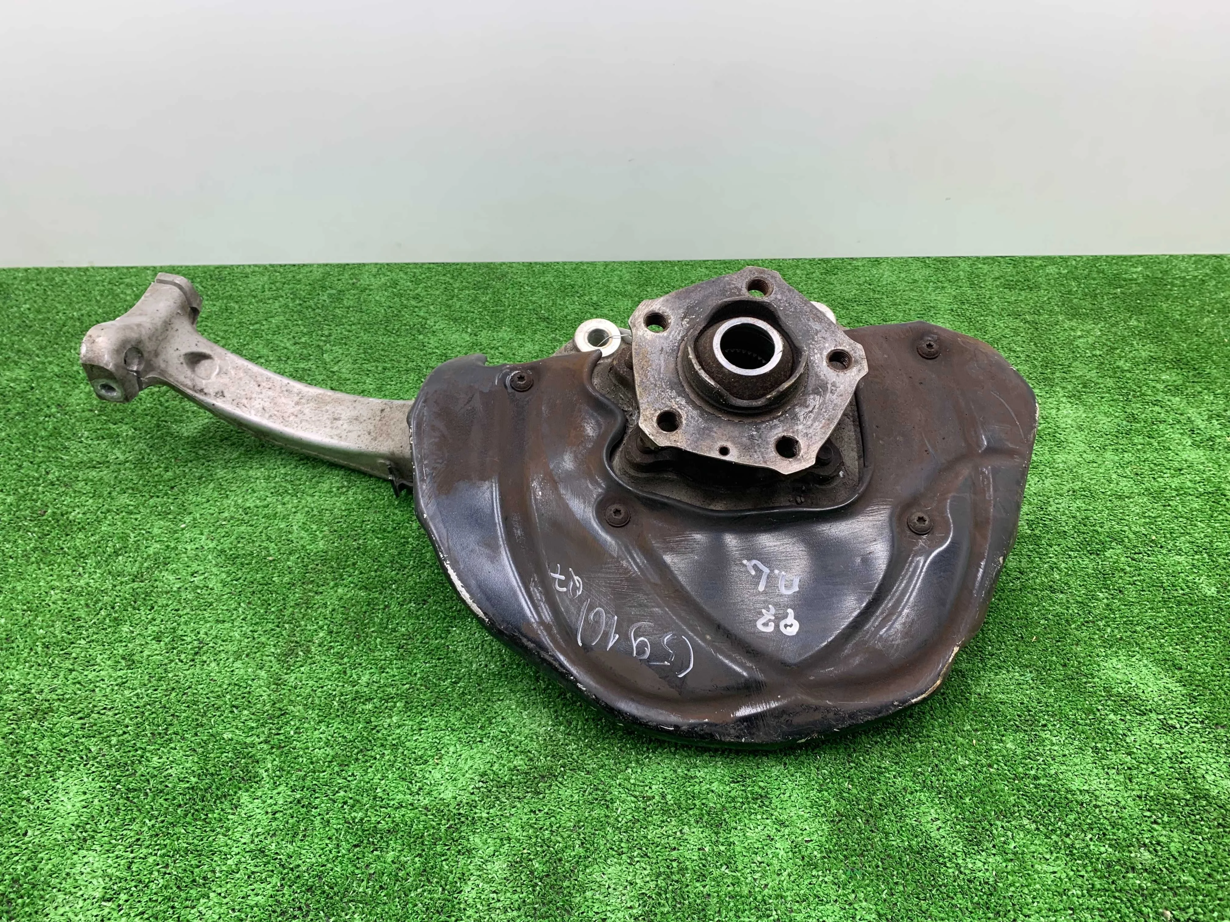 Кулак поворотный левый Audi Q7 (4MB) рестайлинг 2019 - наст. время дизель 3.0 Автомат