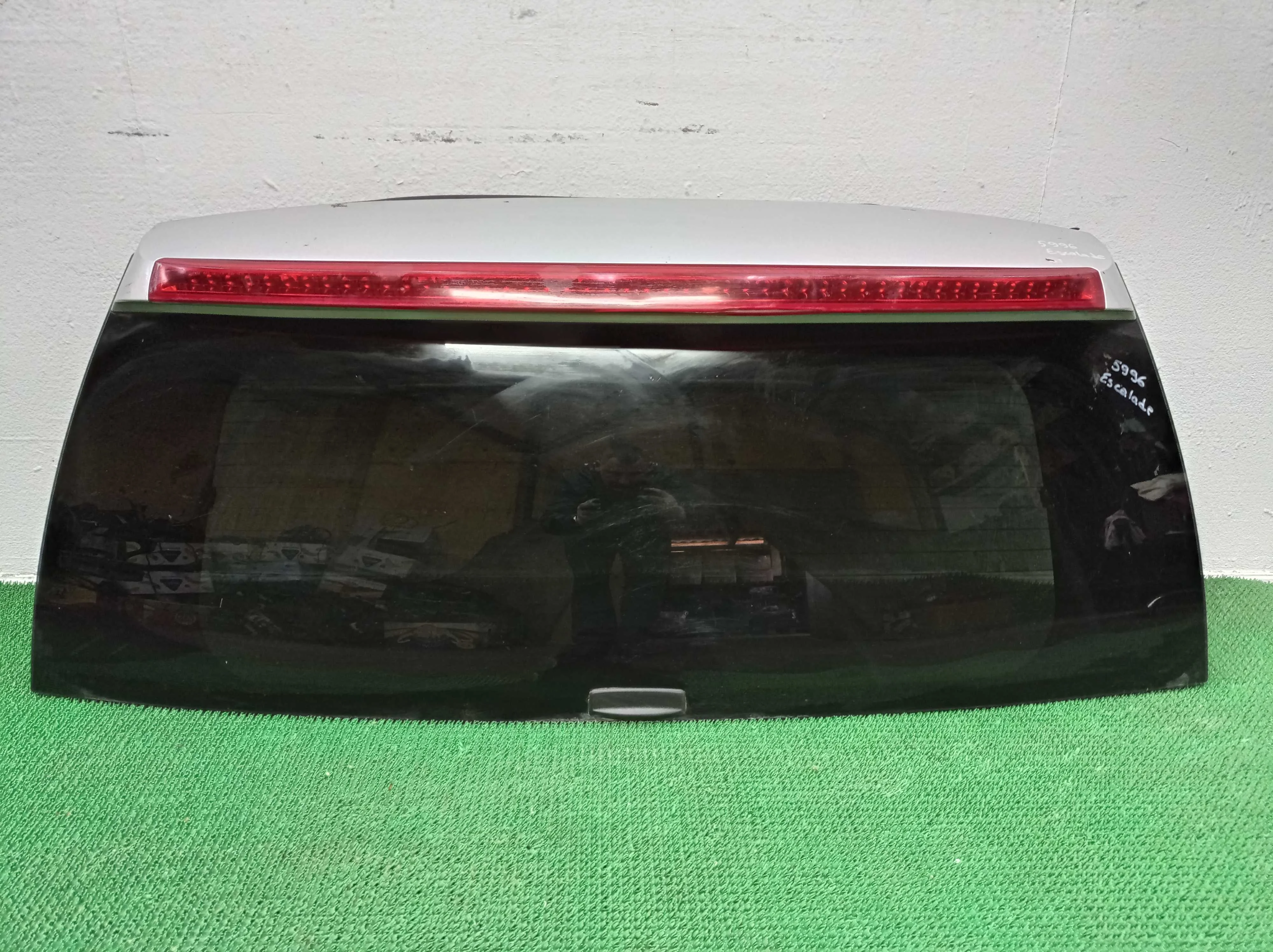 Стекло заднее Cadillac Escalade III 2006 - 2014 (GMT900) гибрид 6.0 Автомат