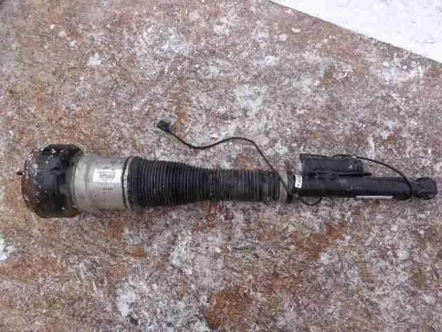 Амортизатор задний левый Mercedes S-klasse (W221) Рестайлинг 2009 - 2013 гибрид 3.5 Автомат