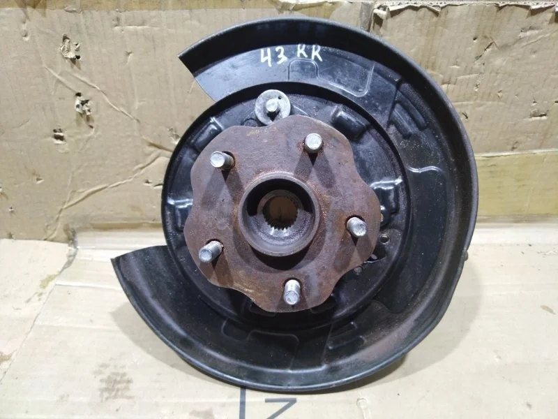 Кулак поворотный задний правый Toyota Highlander 2014 423040E020 GSU55 2GR-FE 3.5