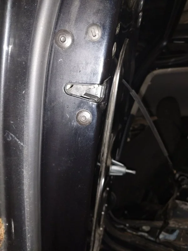 Замок двери задний левый Volkswagen Passat СЕДАН