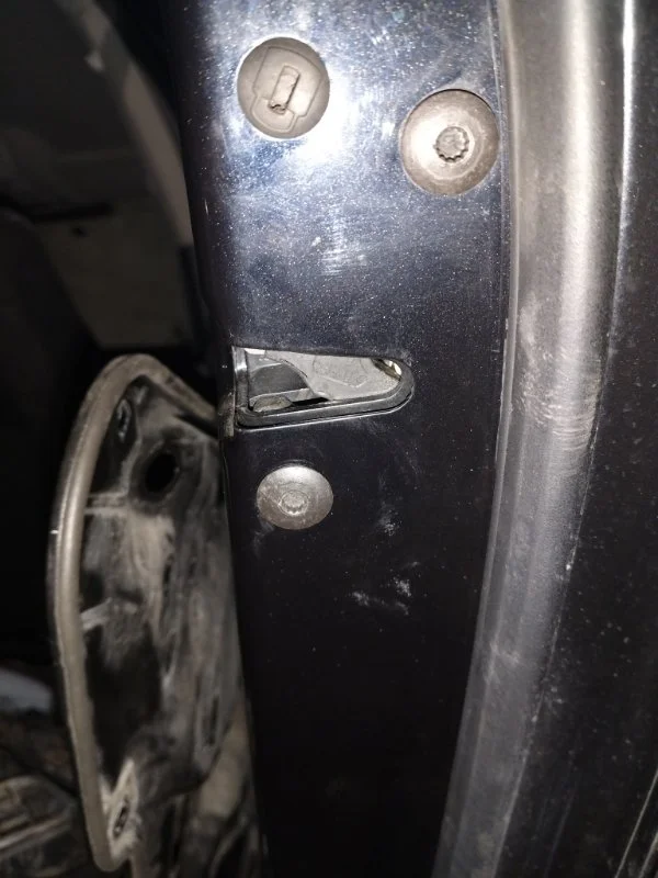 Замок двери задний правый Volkswagen Passat СЕДАН