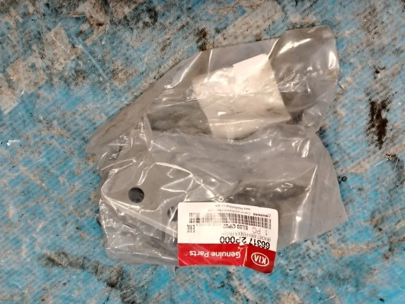 Кронштейн крыла передний левый Kia Sorento