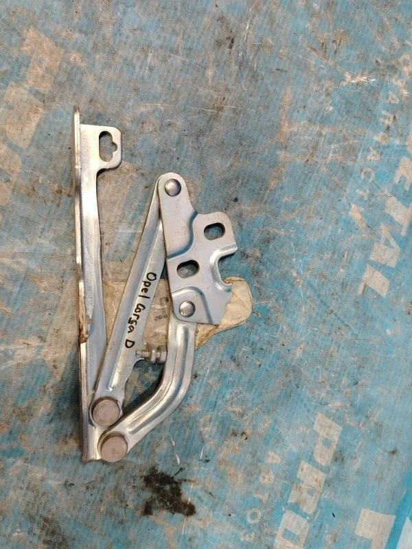 Петля капота левая Opel Corsa D 2006-2015