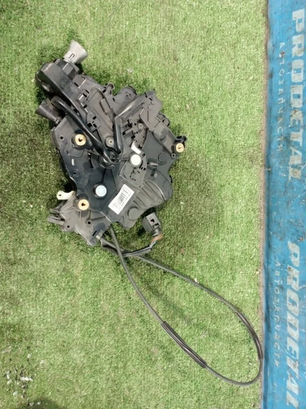 Замок двери правый Volkswagen Transporter 2010>