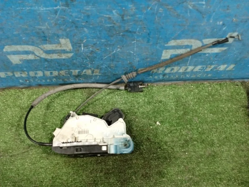 Замок двери передний левый Volkswagen Jetta