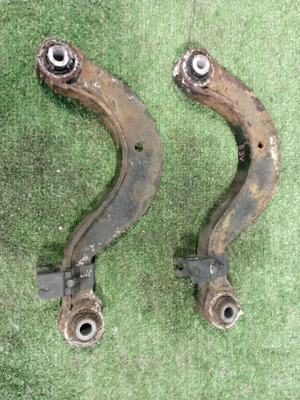 Рычаг поперечный задний Volkswagen Golf ХЭТЧБЕК