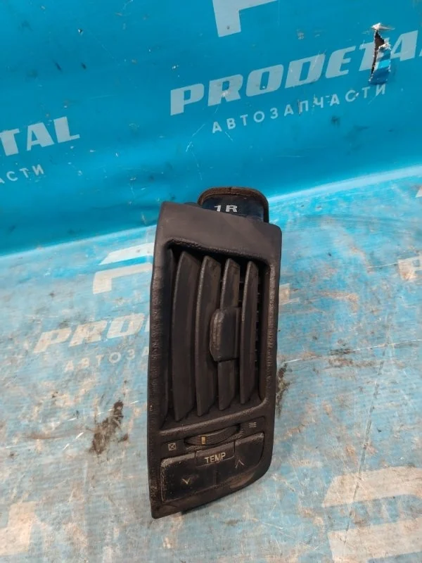 Дефлектор воздушный правый Toyota Land Cruiser 200