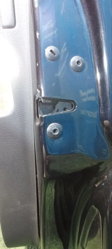 Замок двери передний правый Volkswagen Golf