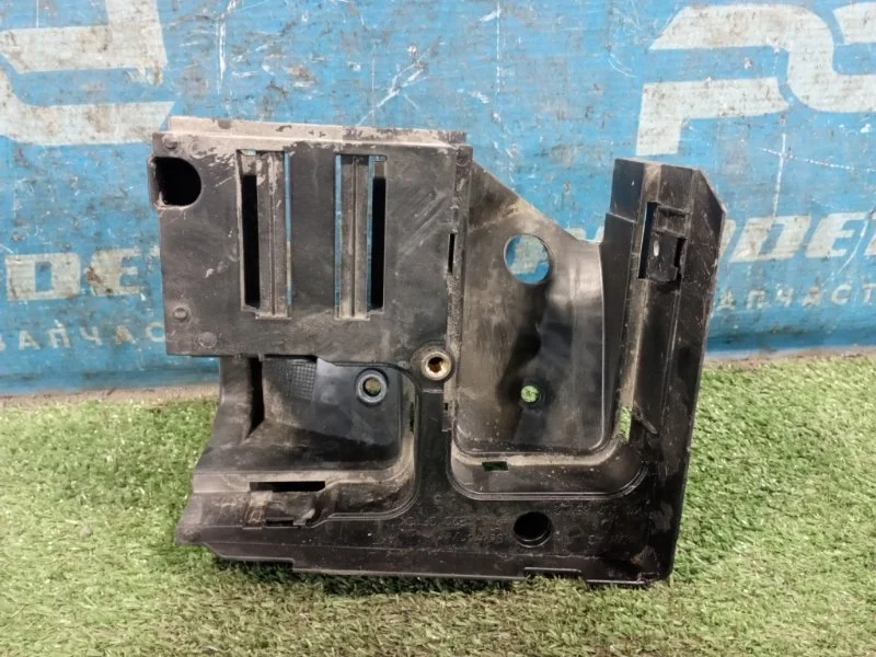 Кронштейн блока предохранителей Volkswagen Golf