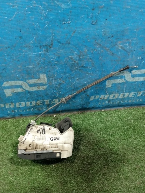 Замок двери задний левый Skoda Yeti 2009-2018