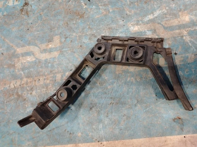 Кронштейн бампера задний левый Volkswagen Golf