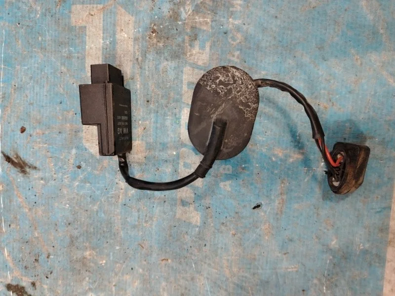 Реле топливного насоса Volkswagen Golf ХЭТЧБЕК