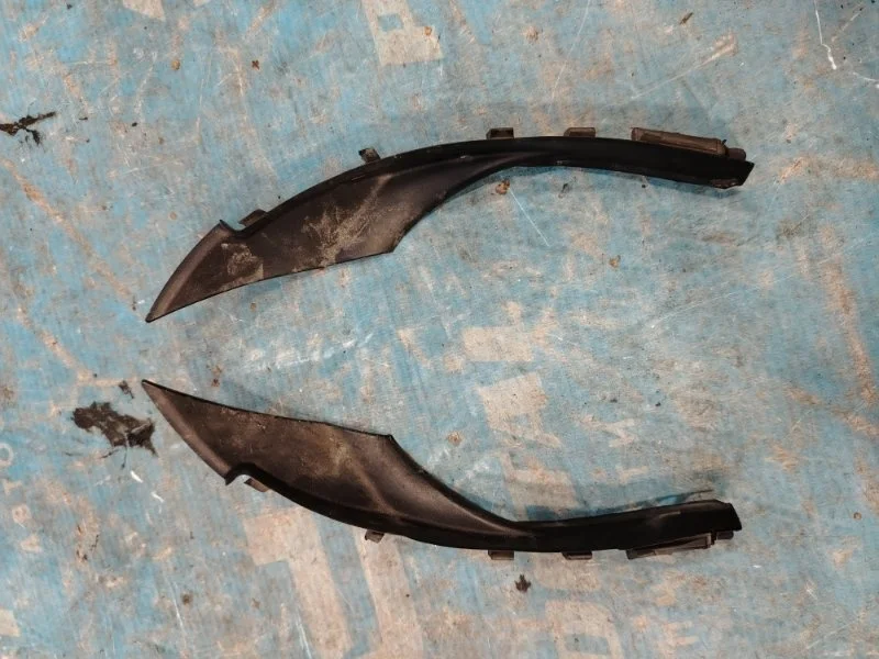 Жабо левое Mitsubishi Lancer 2007-2017