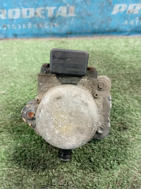 Насос вакуумный Volkswagen Golf ХЭТЧБЕК CAXA 2010