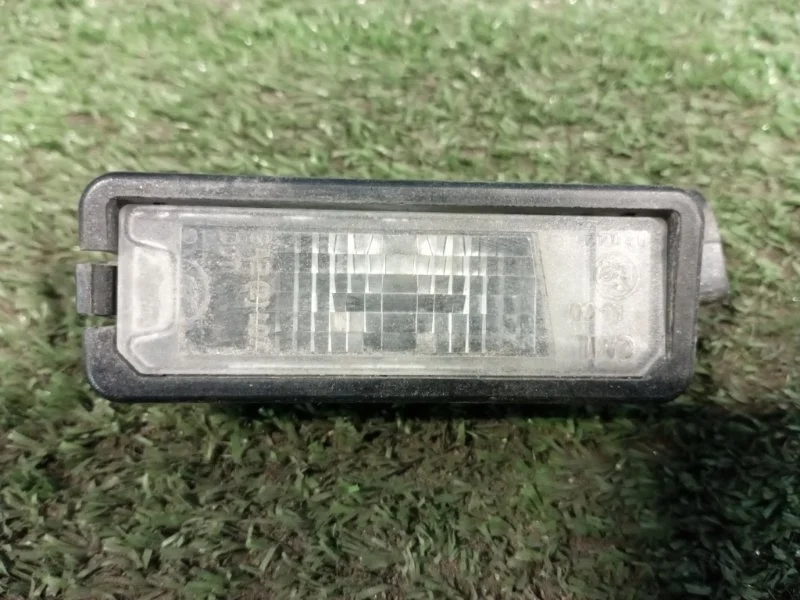 Фонарь подсветки номера Volkswagen Golf ХЭТЧБЕК