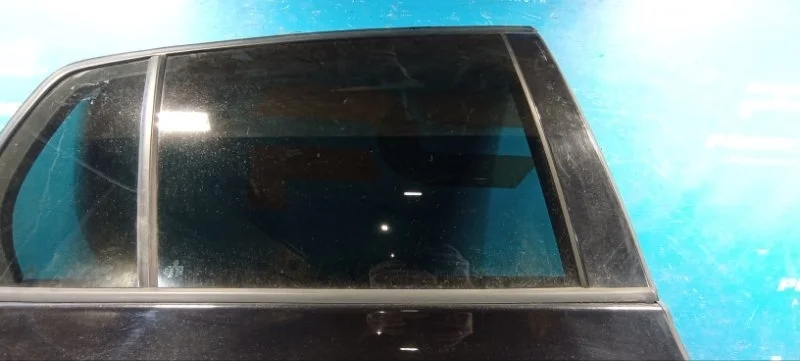 Стекло двери заднее правое Volkswagen Golf ХЭТЧБЕК