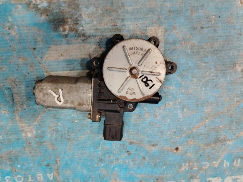 Моторчик стеклоподъемника задний правый Mitsubishi