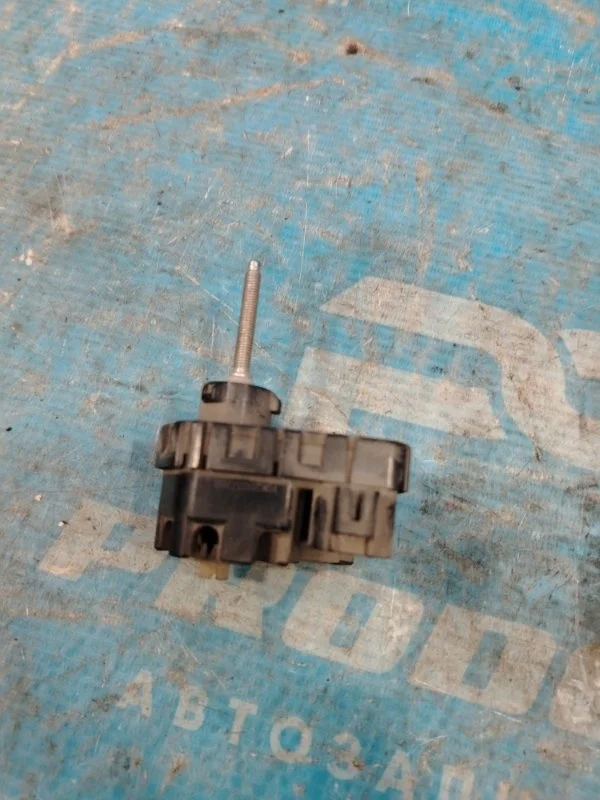 Корректор фар передний Toyota Camry V40 2006-2011