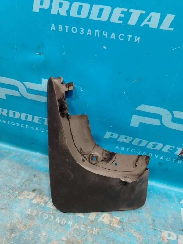 Брызговик передний правый Volkswagen Tiguan