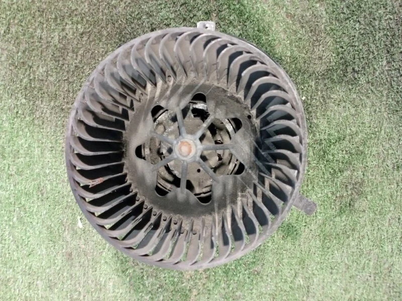 Моторчик отопителя Volkswagen Golf ХЭТЧБЕК CAXA