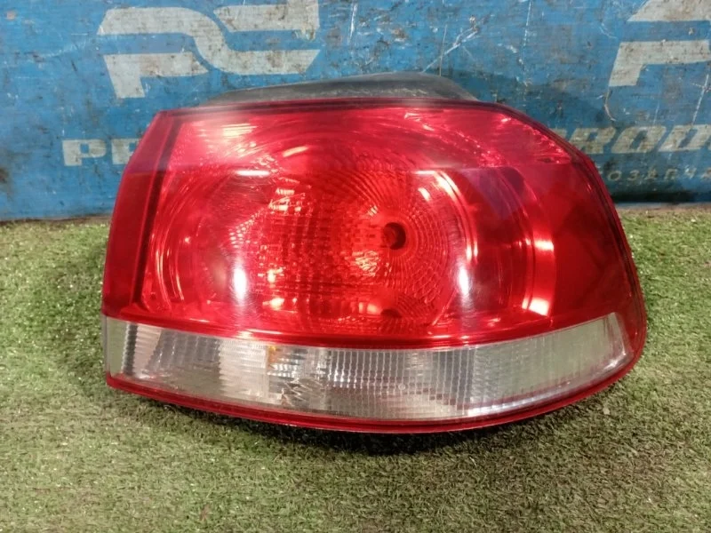 Фонарь наружный задний правый Volkswagen Golf