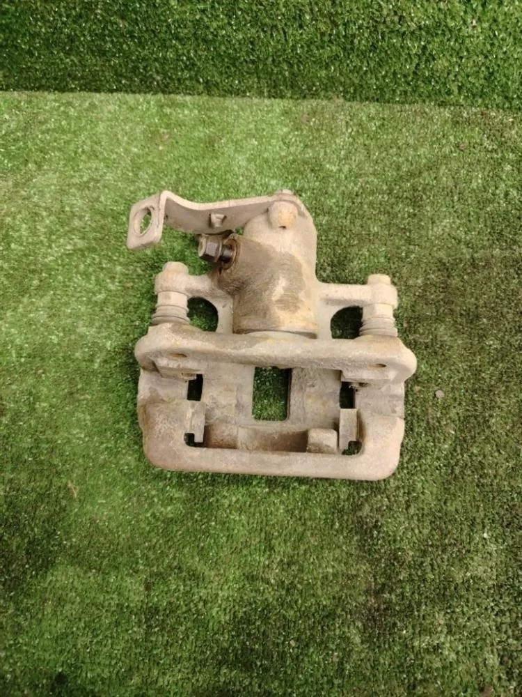 Суппорт Kia Rio 2015 584001R300 QB G4FC, задний правый