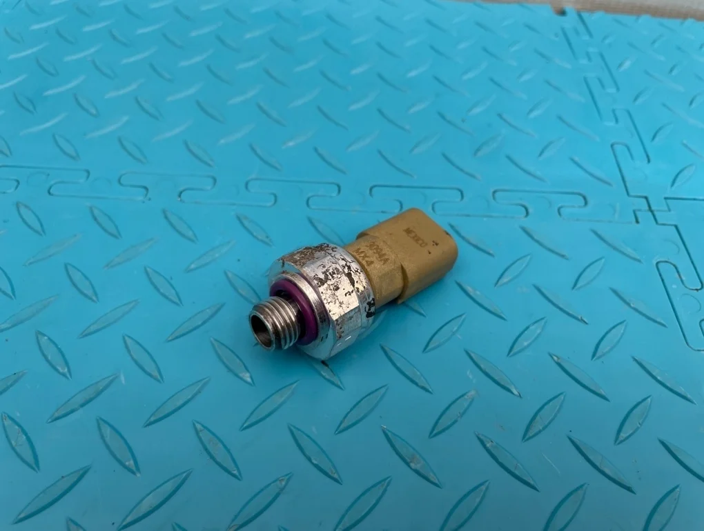 Датчик кондиционера Mercedes-Benz C-Class 2005 A2038211592 W203 271.948 1.8