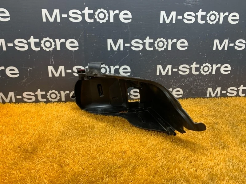 Кронштейн фары Audi Q7 2012 4L0941614B 4LB CJT, правый