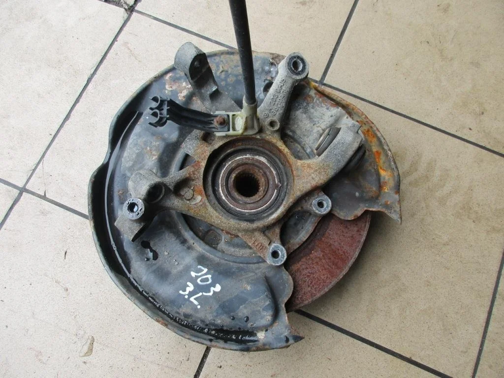 Кулак подвески задний левый Mercedes-Benz