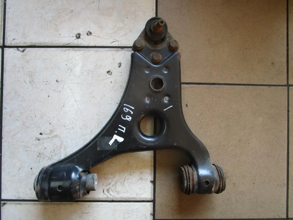 Рычаг передний нижний левый Mercedes-Benz