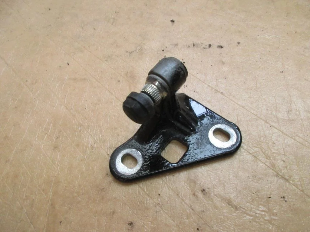 Петля двери Mercedes-Benz