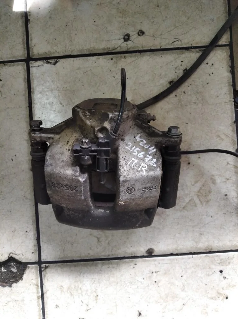 Суппорт передний правый Mercedes-Benz