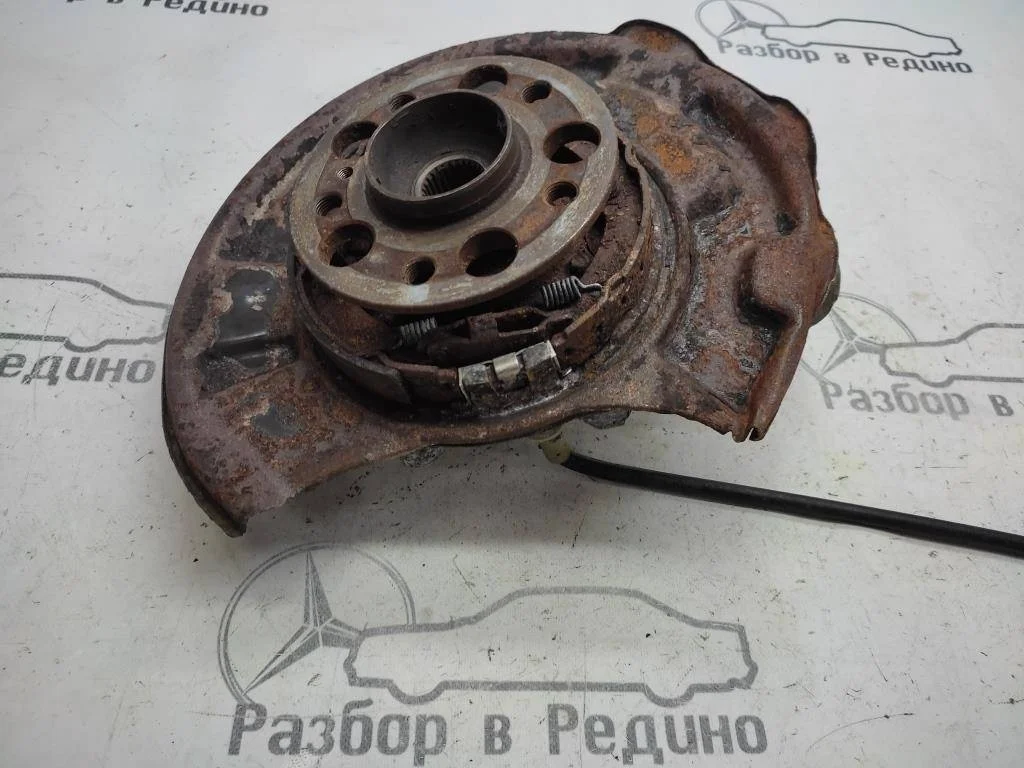 Кулак подвески задний левый Mercedes-Benz