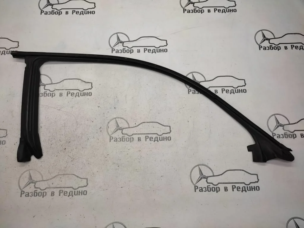 Уплотнитель стекла двери Mercedes-Benz