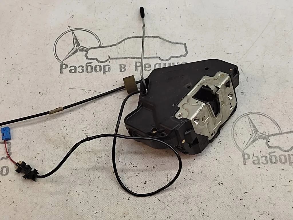 Замок двери задней правой Mercedes-Benz