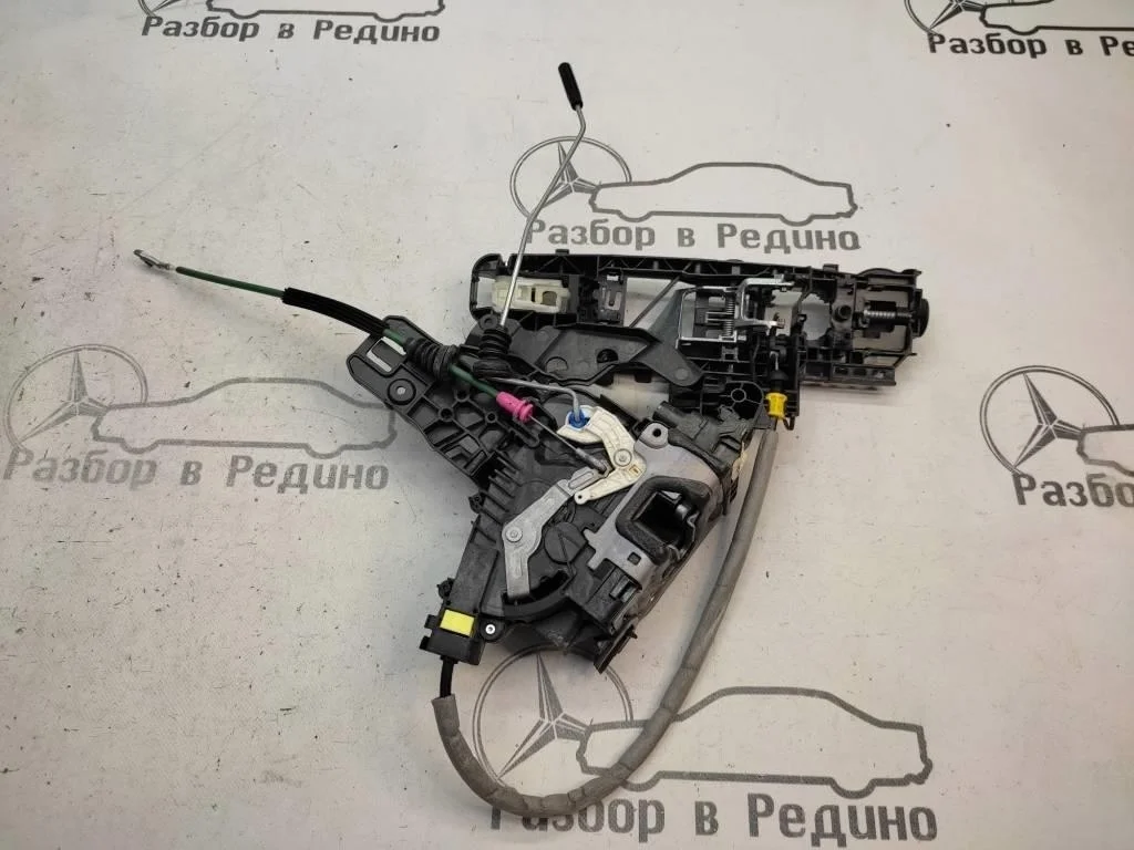 Замок двери задней правой Mercedes-Benz