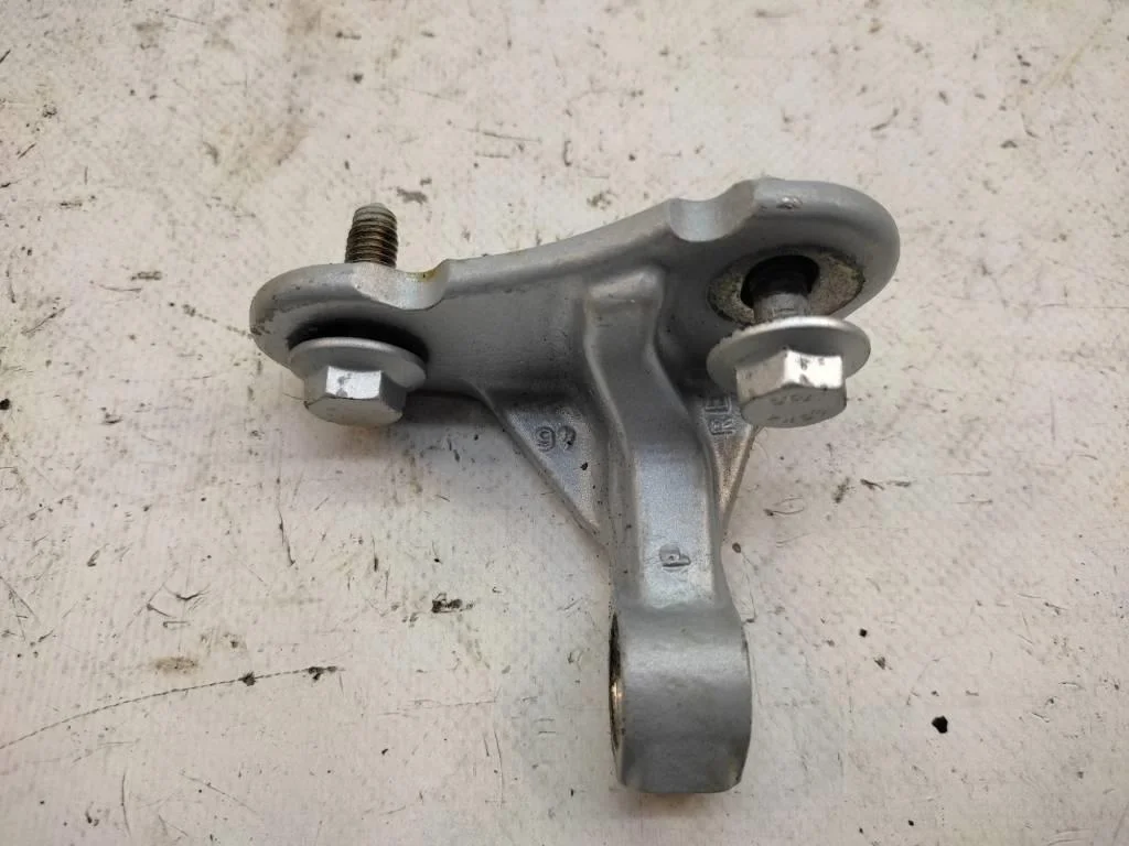 Петля двери Mercedes-Benz