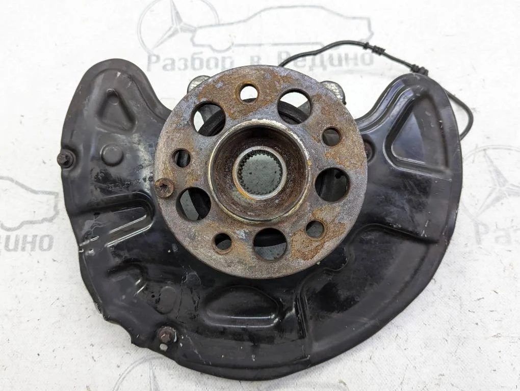 Кулак поворотный передний правый Mercedes-Benz