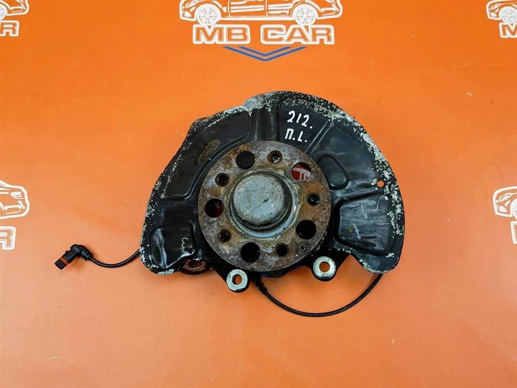 Кулак поворотный передний левый Mercedes-Benz