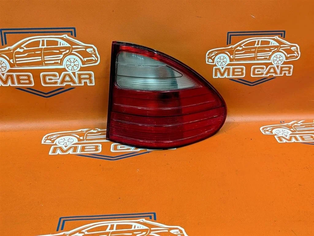 Фонарь задний правый Mercedes-Benz